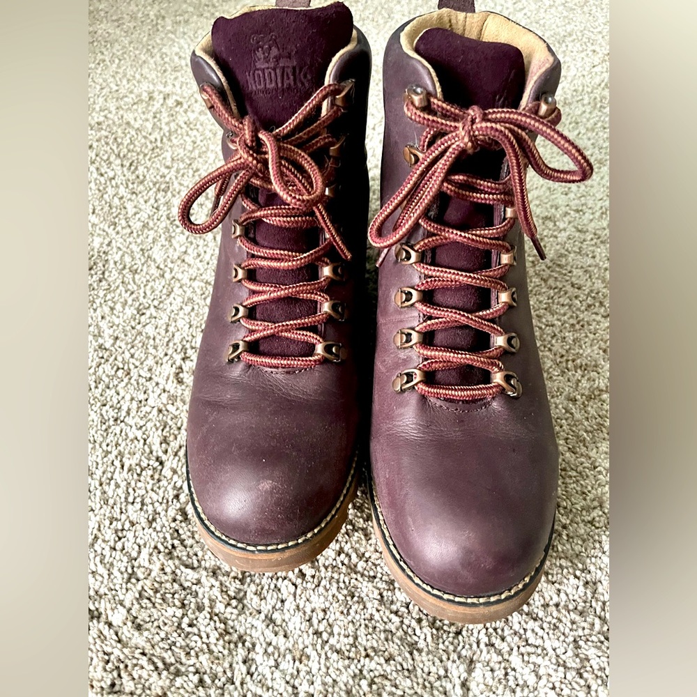 Kodiak Women’s waterproof Fernie street hiking boot size 10
